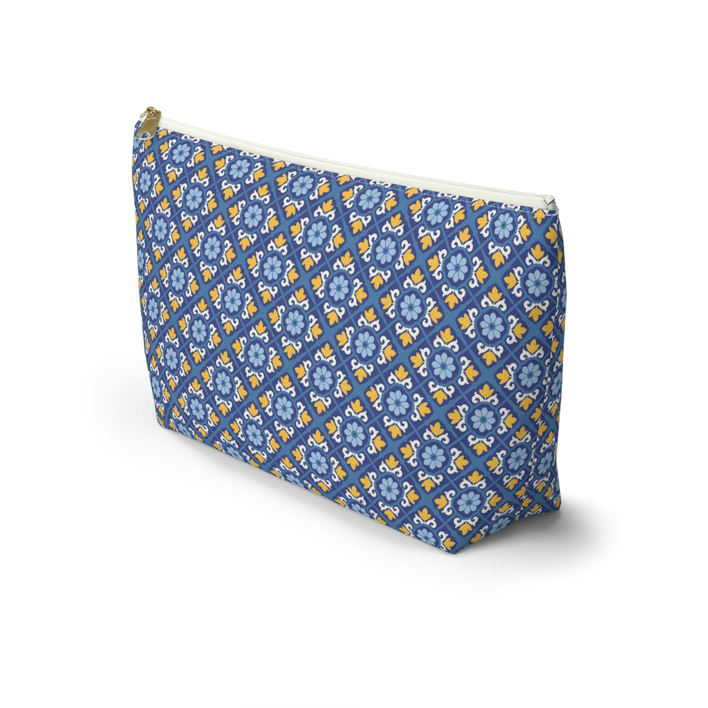 Amour Pouch w T-bottom