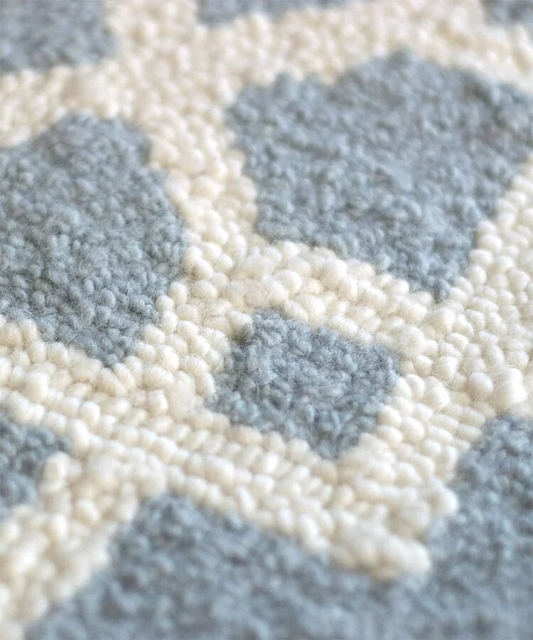 eye heart hand Atrium hand-tufted wool rug with a blue-grey and cream geometric lattice, close-up of the looped wool pile – Kate Spain design